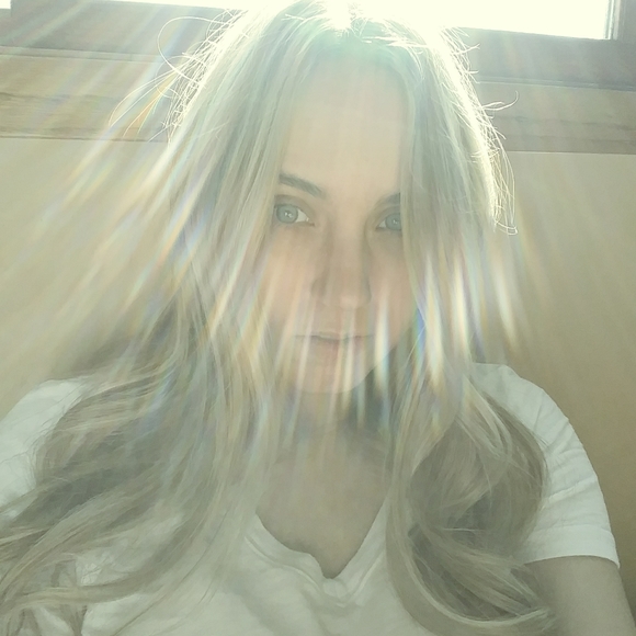 Meet your Posher💝, Lauren🔆 - Picture 2 of 3